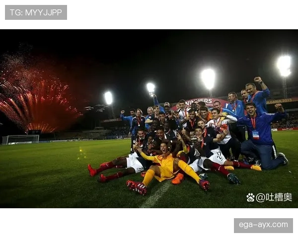 足球明星闪耀赛场，关键进球助球队开启辉煌新篇章