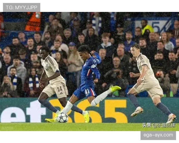 足球新星闪耀赛场,携手助球队竞争力持续攀升 足球新星闪耀赛场,携手助球队竞争力持续攀升