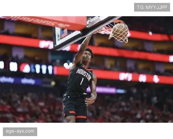 阿门·汤普森无球跑动提升球队三分命中率明显拉开对手防线