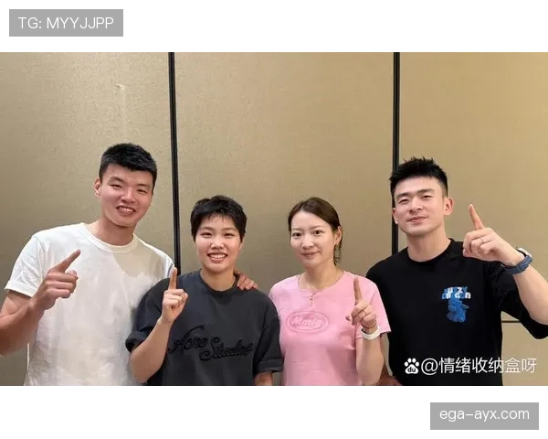 郑思维训练完直接拎爱马仕去接娃，这反差谁懂啊